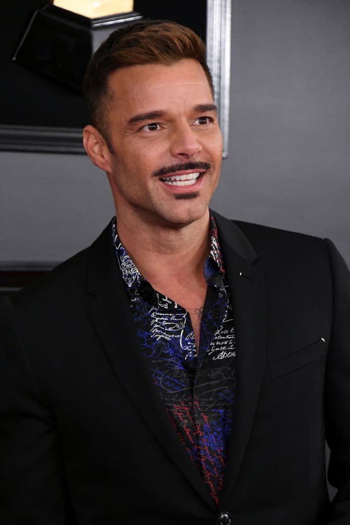 De inmediato, una ola de críticas pide su renuncia, entre ellos
<b>Ricky Martin</b>, uno de los artistas que más han generado ruido y ha pedido la movilización de la gente.