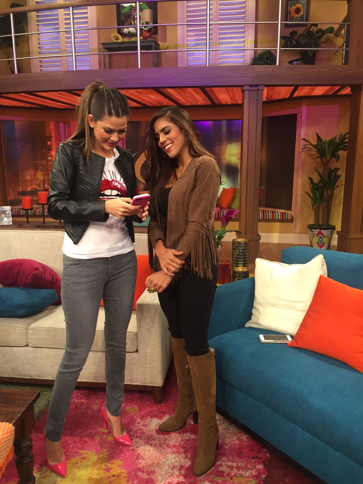 Ana y Francisca recordando los mejores momentos de la gala de anoche.