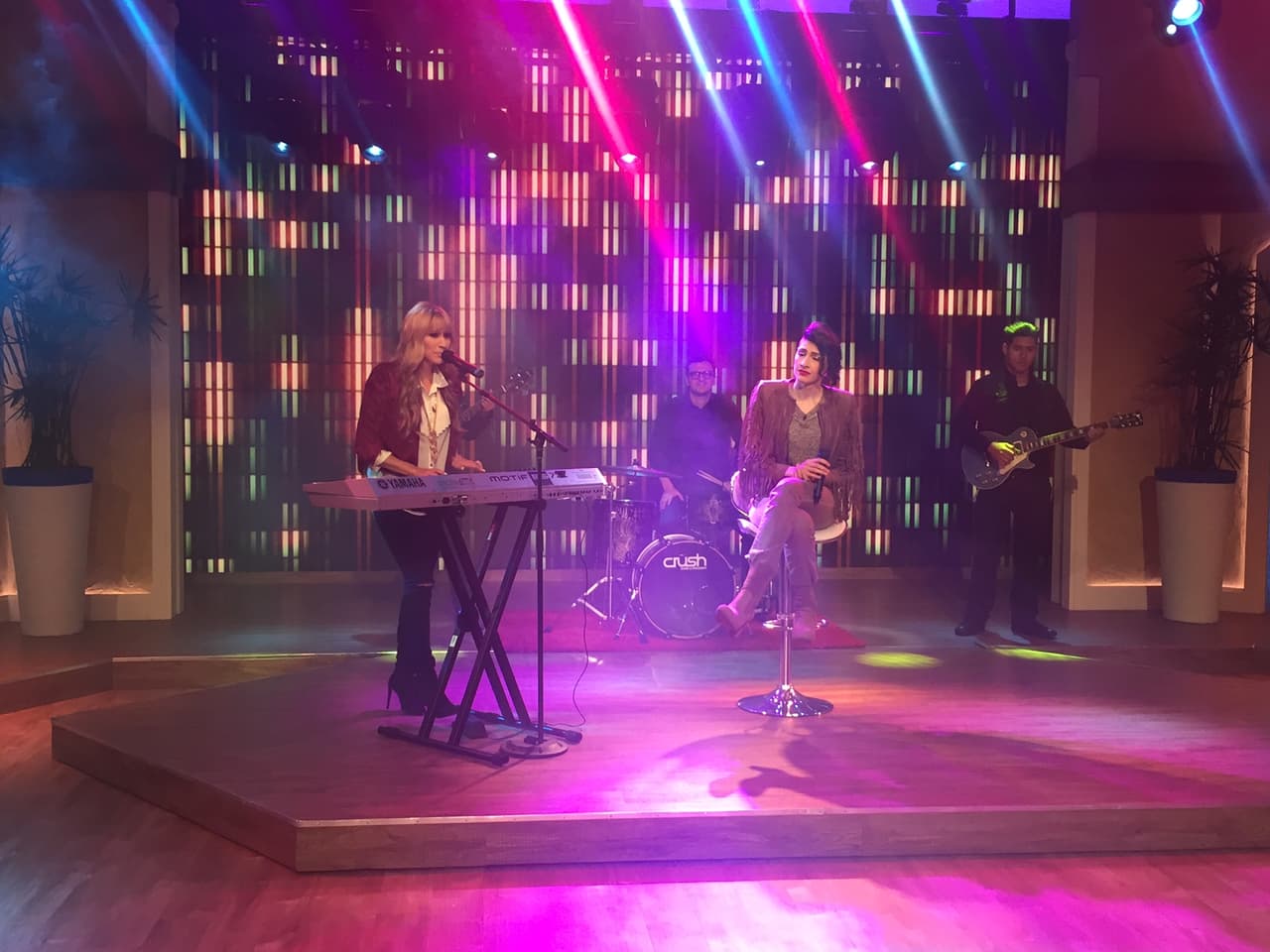 Su estilo único, romántico hace que encante a cualquiera.