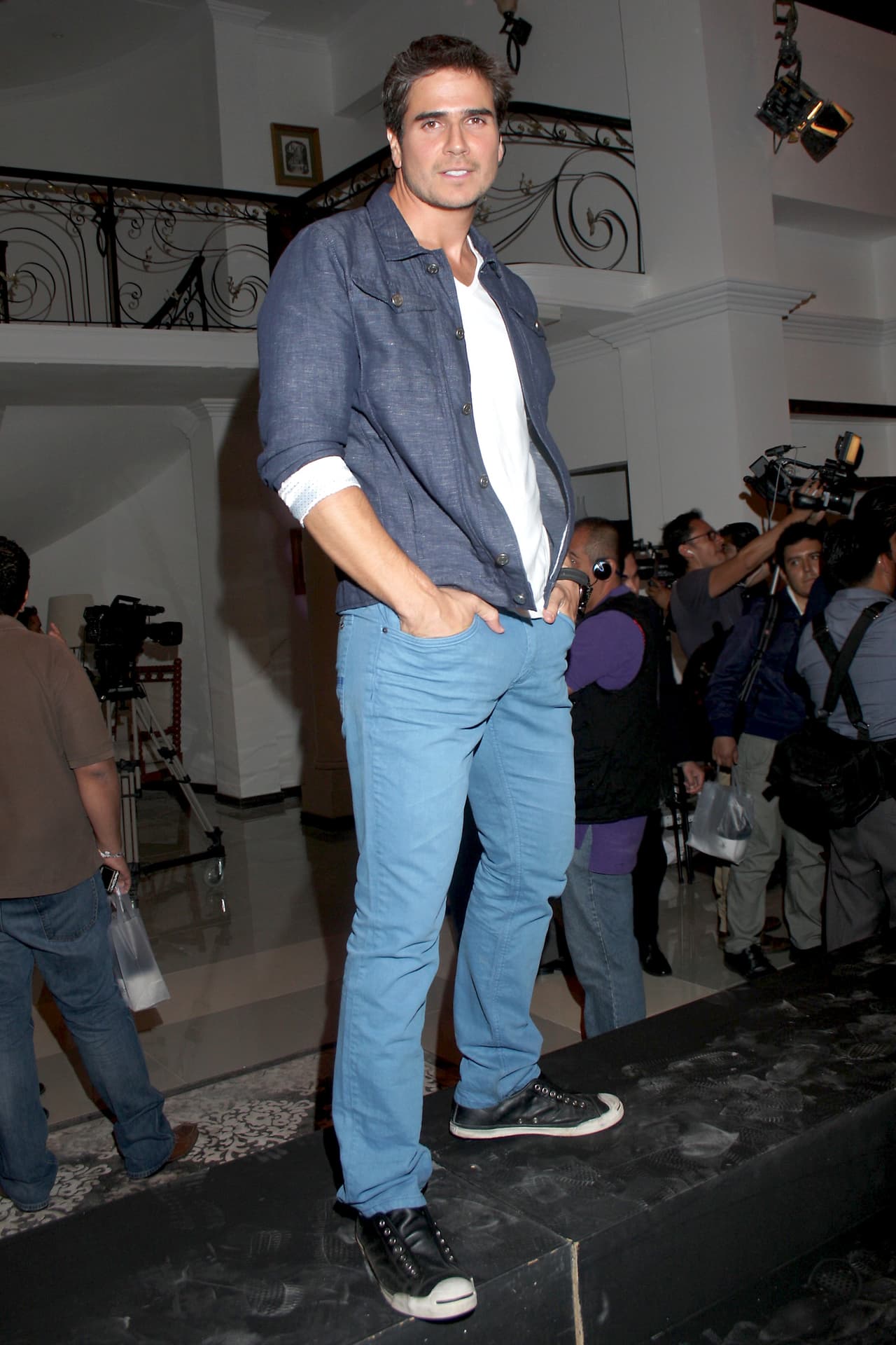 Daniel Arenas, quien viene de protagonizar "La Gata" al lado de Maite Perroni, también busca un papel en esta telenovela.