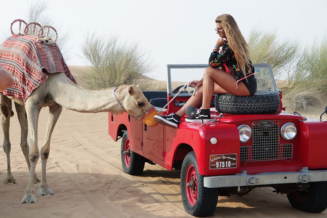 Y ahora que ya cuenta con licencia para manejar, podría ser que ella sea quien lleve a dar un paseo en auto a Lili.