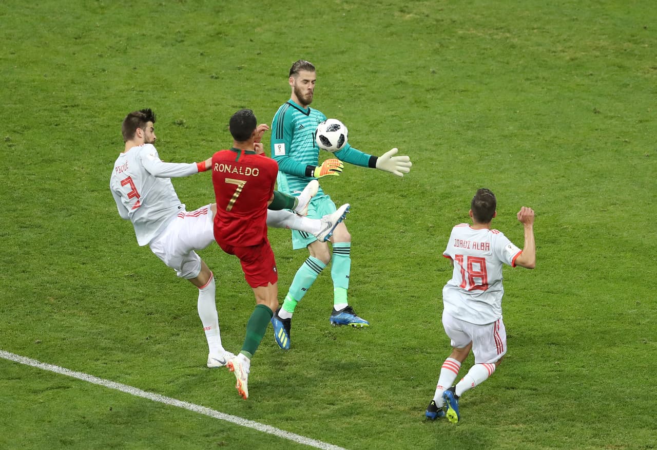 Pero Cristino Ronaldo no estaba dispuesto a perder sin dar la lucha y en una de esas jugadas tuvo un tiro libre que sería clave.
