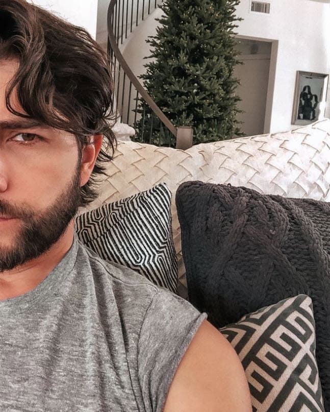 "Yo estaba en Los Ángeles, California, donde vivo desde hace 12 años, y 
<b>tenía un buen rato sin trabajar por la pandemia</b>. Afortunadamente se presentó la oportunidad, y tengo que entrarle 'al toro por los cuernos'", contó en entrevista con TVyNovelas.
<br>