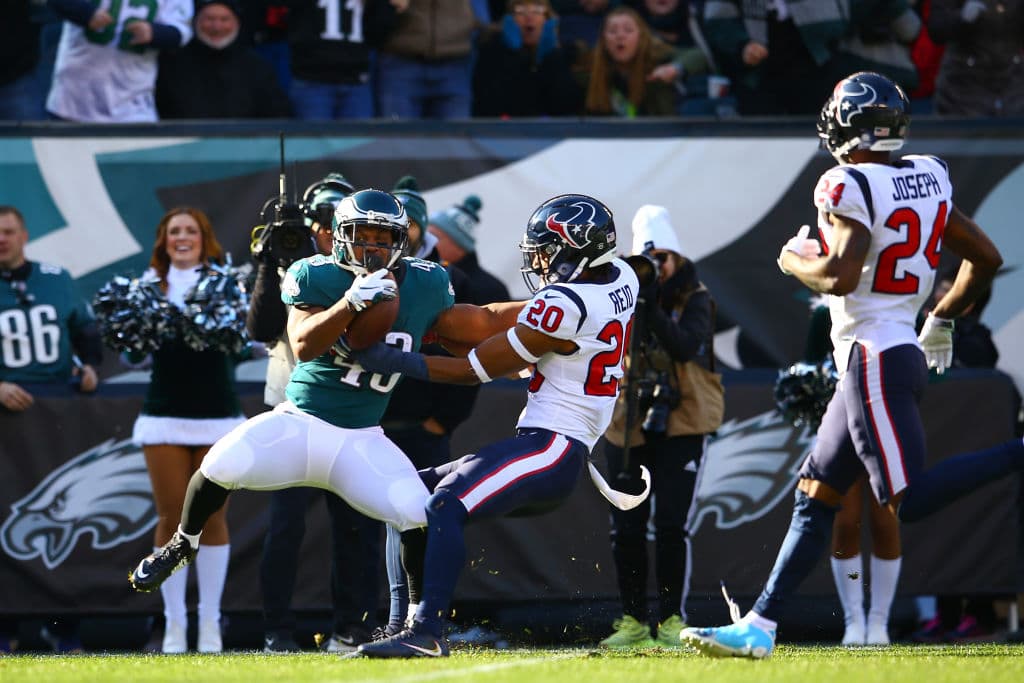 Con pase de 37 yardas de Nick Foles a Darren Sproles, los Eagles tomaron ventaja de 7-0 restando 6:42 en el primer cuarto para abonar a la causa de seguir vivos por un boleto a Playoffs.