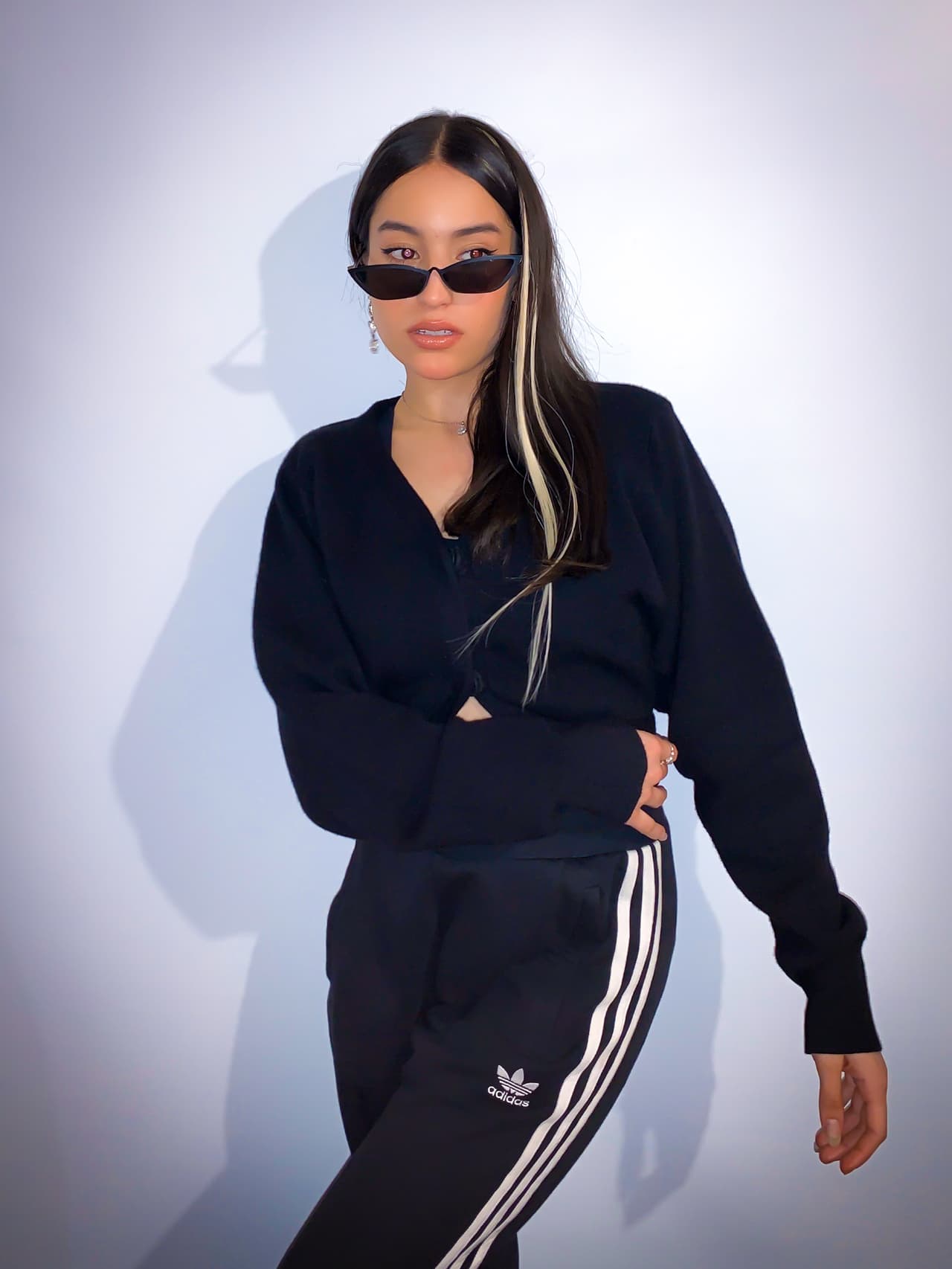 Al mal tiempo… ¡un buen outfit! Este look simple y cómodo es perfecto para mantenerse motivada 
<b>durante el tiempo en casa.</b>