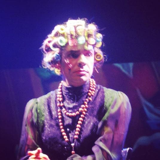 Claro que las responsabilidades que tiene como padre de familia no le han quitado su personalidad bromista y desenfadada.