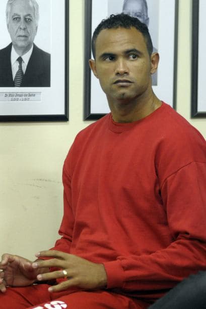 Bruno Fernandes de Souza se convirtió en arquero del Flamengo en 2006. En julio de 2010, a partir de una denuncia anónima fue acusado de la desaparición de su examante, Eliza Samudio, de acuerdo a la BBC.