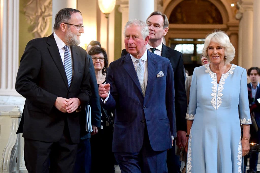 Mientras que ellos se encontraban rodeados por la naturaleza, el príncipe Carlos y su esposa Camilla de Cornwall estaban en una gira por Alemania.