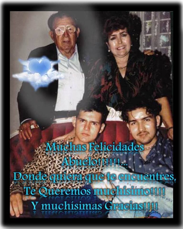 El menor de los Lizárraga compartió esta foto donde aparece al lado de su hermano Poncho y sus papás, don Cruz y doña Chuyita Lizárraga.