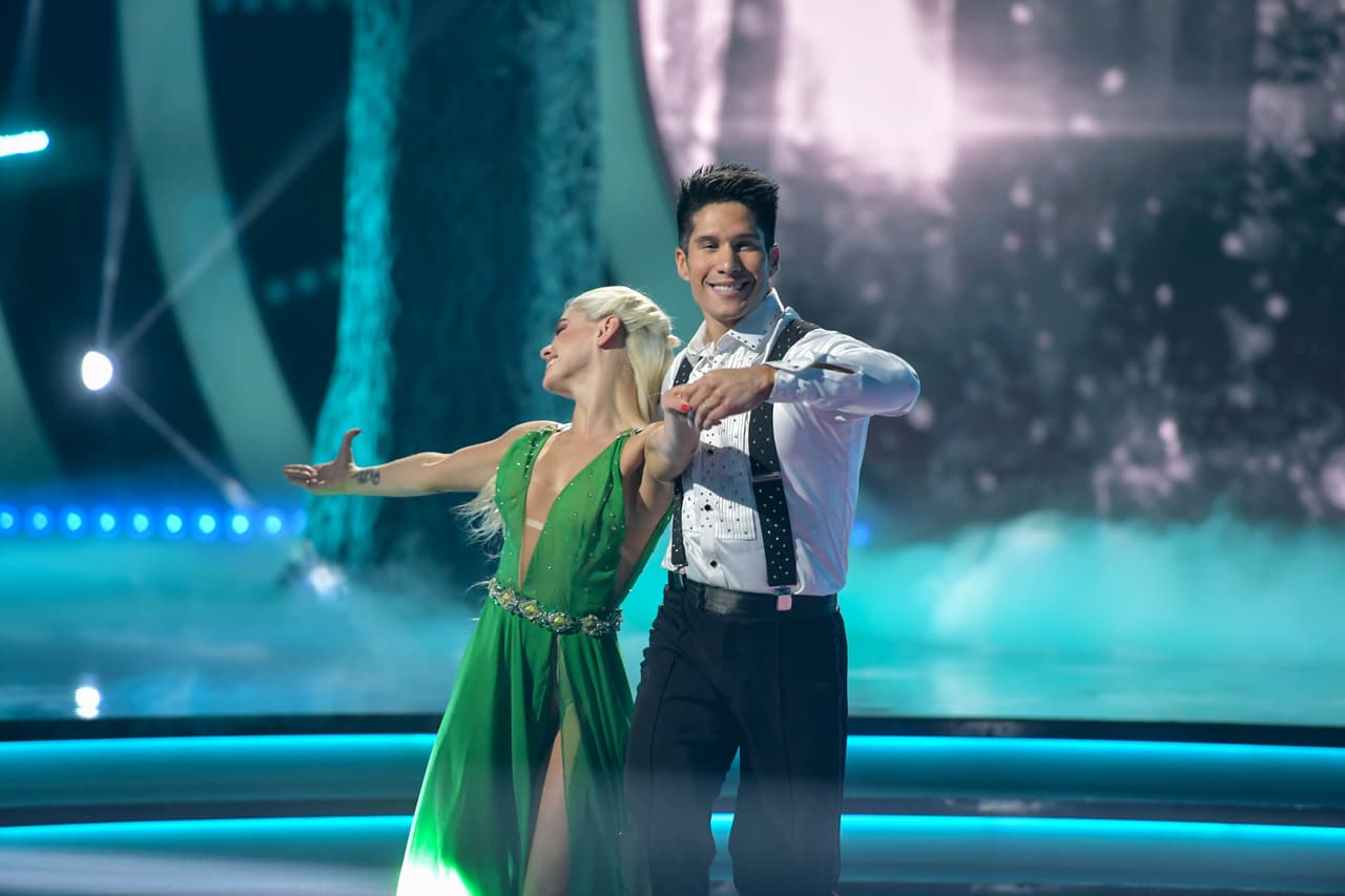 "Chyno, Dios te ha bendecido con muchísimos talentos. Tú no solo eres cantante, también te puedo llamar bailarín, también eres actor. Tú haces cada personaje. Lo vivimos contigo. Me ha encantado de principio a fin", le dijo.