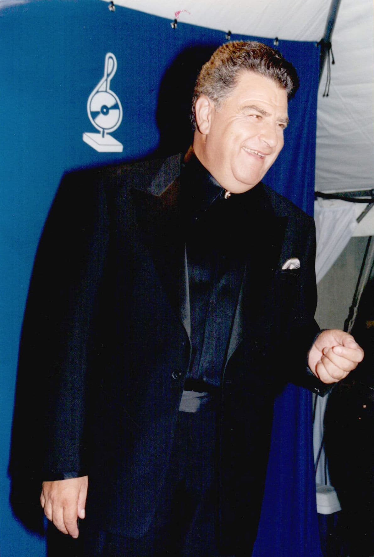 El presentador Don Francisco, muy sonriente en la alfombra de la onceava entrega de Premio Lo Nuestro.