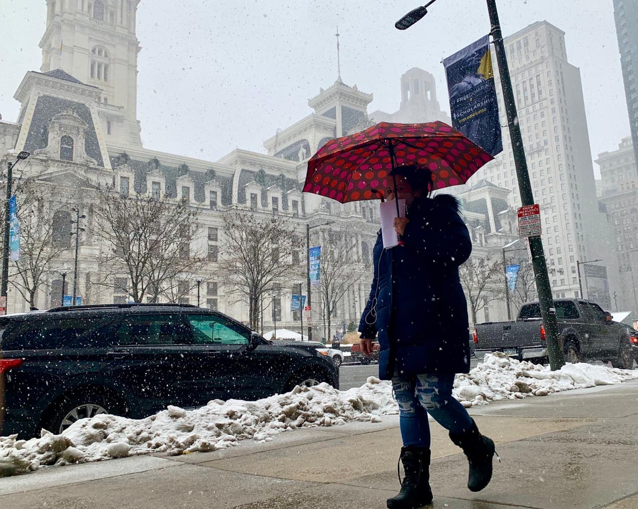 A las 9:30 a.m., la tormenta se había trasladado a los suburbios del oeste. Justo después de las 10 a.m. estaba 
<a href="https://www.univision.com/local/philadelphia-wuvp/advertencia-de-clima-invernal-mas-nieve-en-filadelfia-los-suburbios-de-pensilvania-y-lehigh-valley">nevando en Filadelfia </a>y las comunidades circundantes.