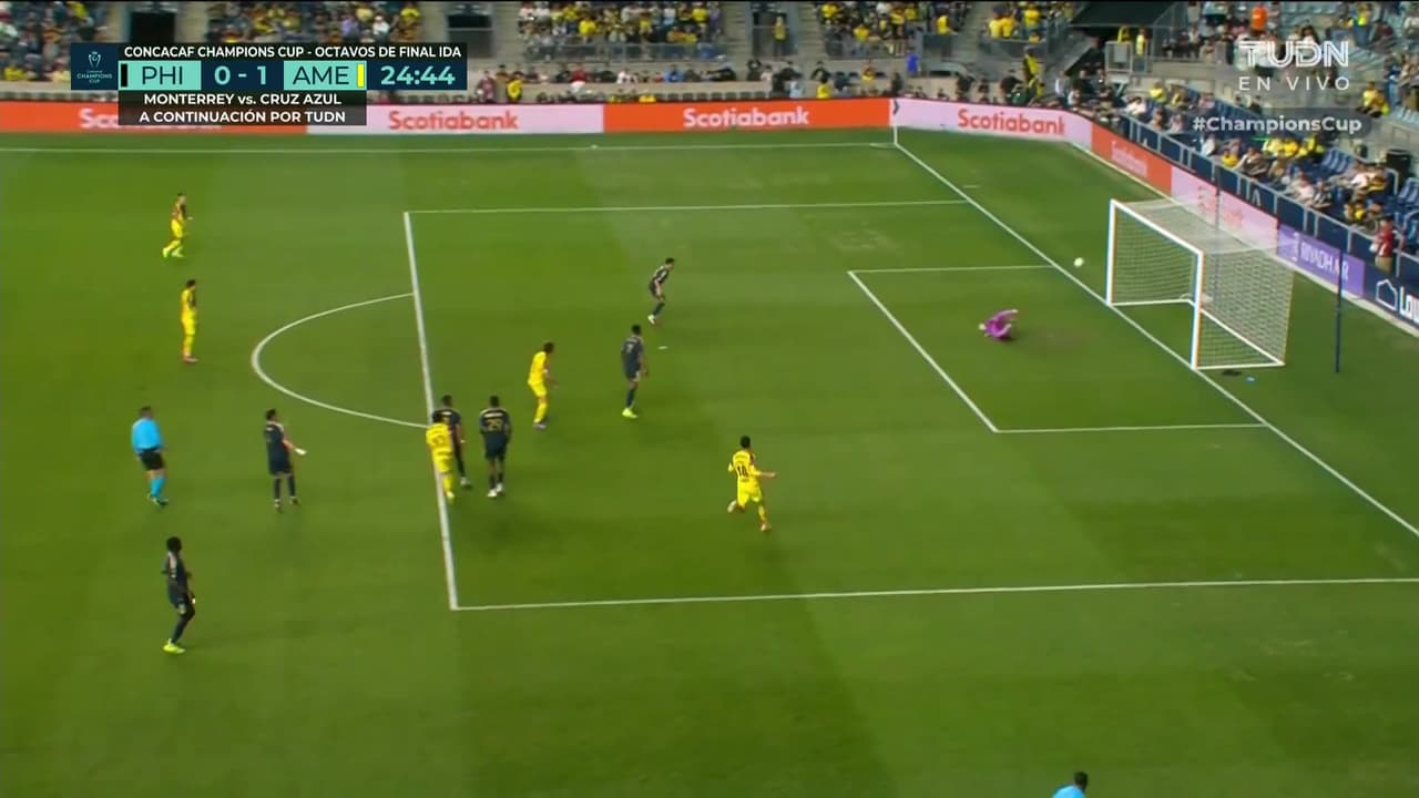 ¡Se salva Philadelphia! Zendejas dispara y pasa muy cerca del arco