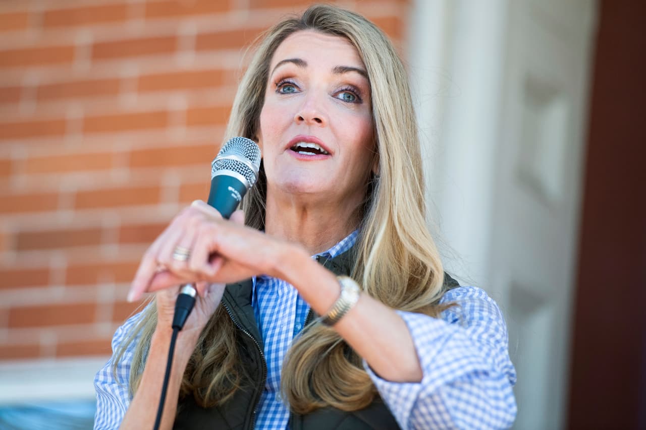 Loeffler enfrenta nuevos cuestionamientos éticos por solicitar donaciones desde el Capitolio de Estados Unidos