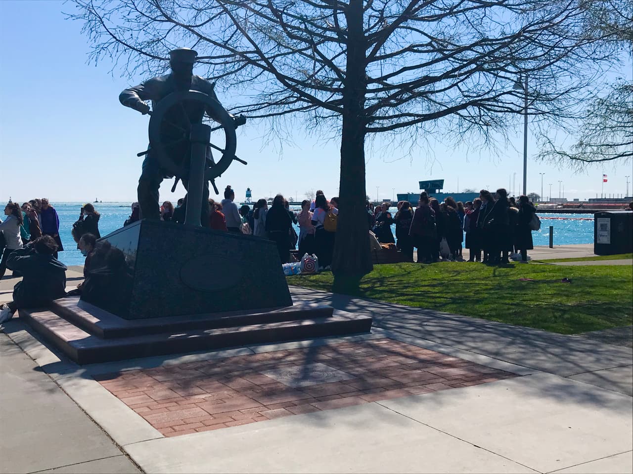 <b>Protocolos de seguridad</b>
<br>En todo momento se debe usar una mascarilla mientras se visita el Navy Pier y tratar de mantener una distancia de seis pies.