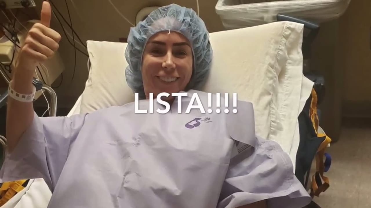 El mensaje iba acompañado de un video en el que mostró fotografías en las que aparece en el hospital y en casa, como parte de la
<b><a href="https://www.univision.com/radio/radio-nacional/ines-gomez-mont-narra-los-angustiantes-momentos-al-enterarse-de-su-tumor-cerebral-fotos">difícil experiencia que vivió</a></b> desde la cirugía hasta su recuperación.