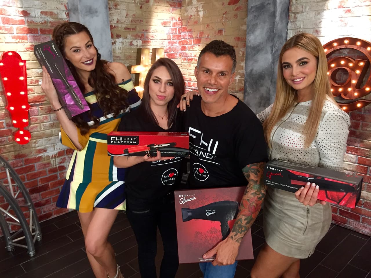 Nastassja Bolivar y Carolina Macallister al final quedaron maravilladas con el gran trabajo de nuestros talentosos estilistas que las dejaron lindísimas.