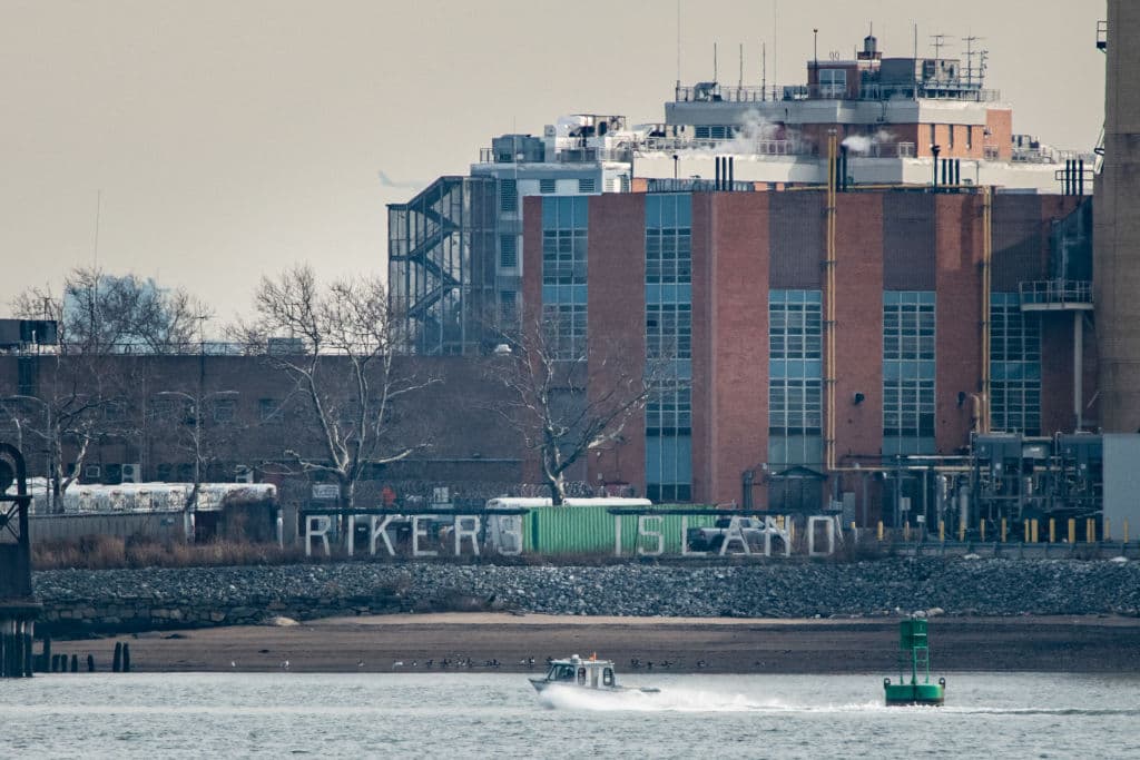 Cuatro muertes en tres meses: ¿qué está pasando en la prisión de Rikers Island?