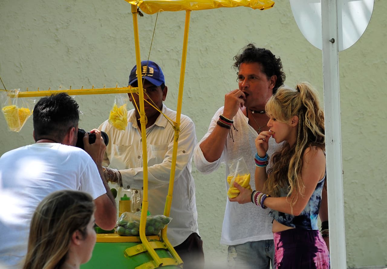 Parecía que su fruta estaba suculenta, pues 'Shaki' y Vives se olvidaron de todo con tal de saborear este manjar.