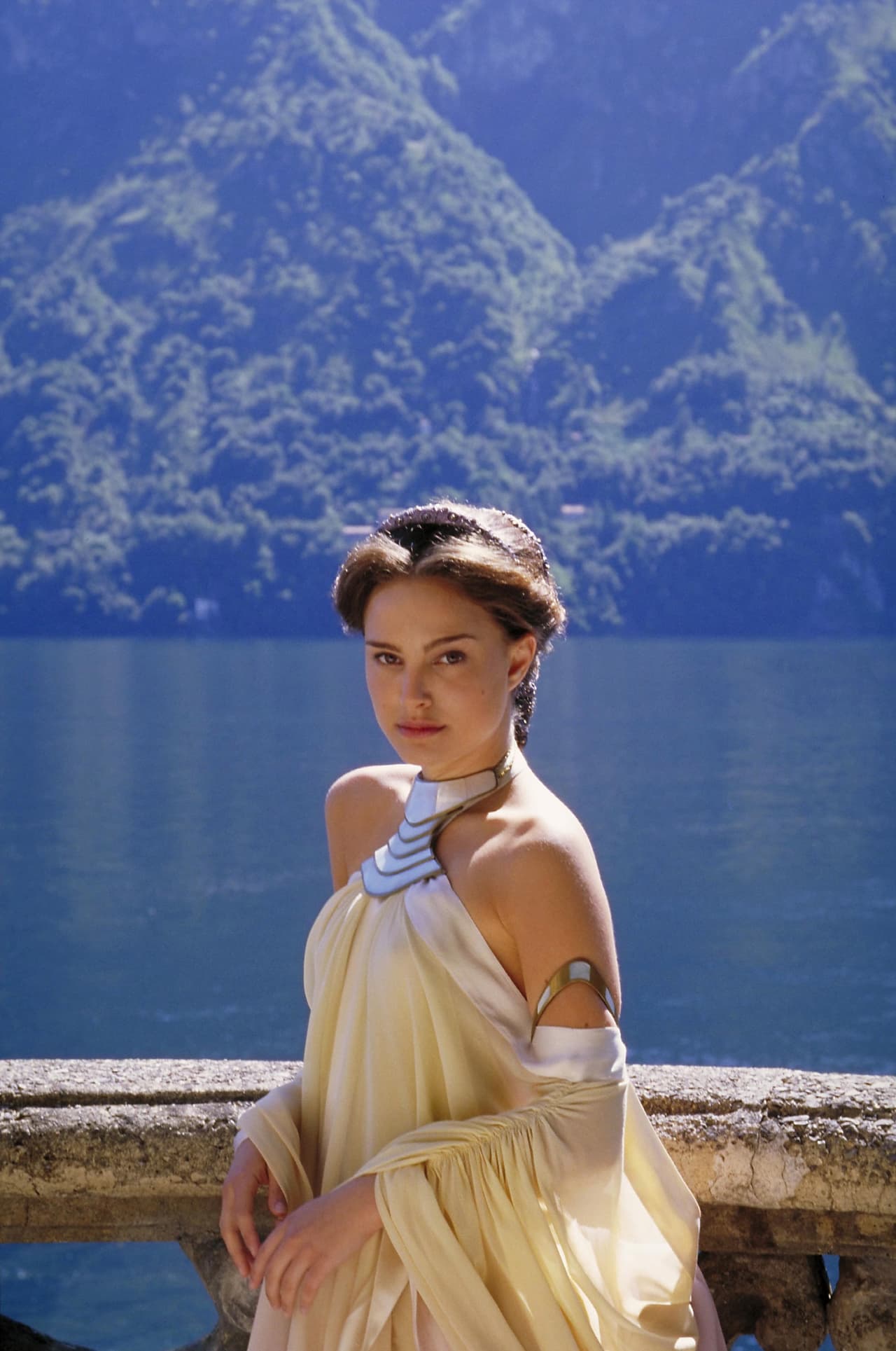 Mientras que los fans de ‘Star Wars’ se pronunciaron en defensa del vestuario de 
<b>Pádme Amidala</b>, reina de Naboo, interpretada por Natalie Portman en las películas de George Lucas.