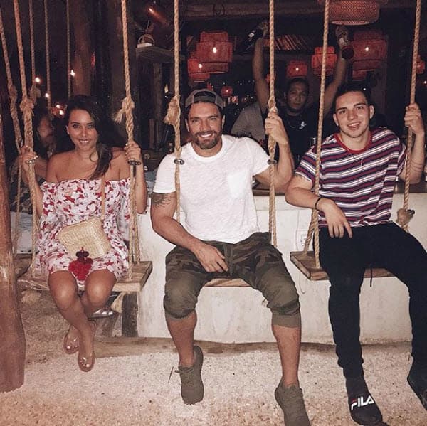 Nicolle tiene 31 años y es hija de Brenda Torres, mientras Junior tiene 22 y es fruto de la relación que tuvo el galán de telenovelas con María Hilda Rivera.