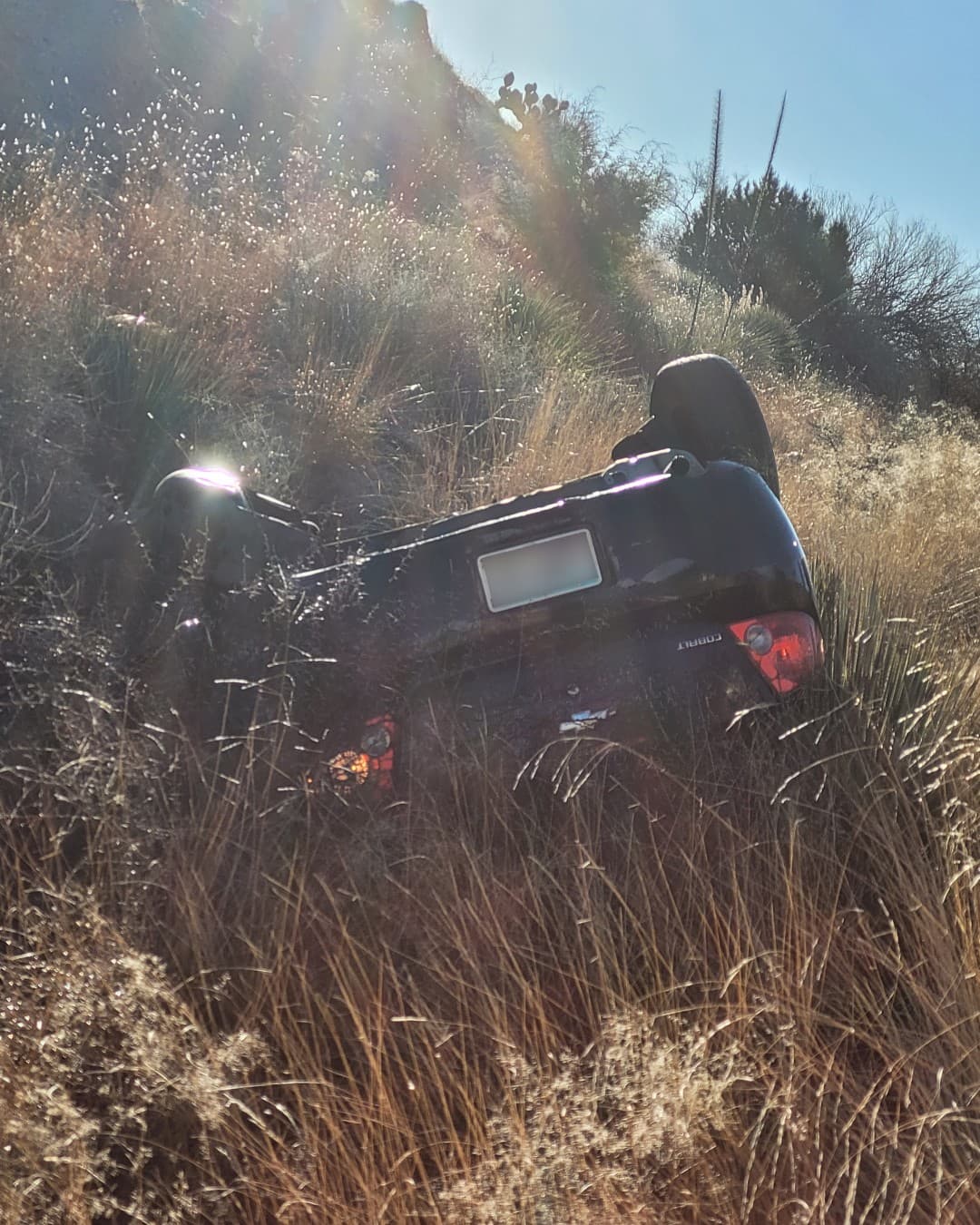 Seguridad Pública de Phoenix pidió ayuda a agentes fronterizos, luego de que se reportara que un vehículo había volcado el jueves pasado.