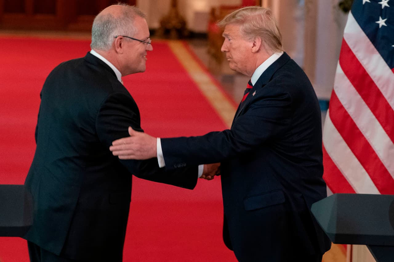 Trump quiere distraer del escándalo de la denuncia secreta en su contra con insinuaciones sobre Biden y Ucrania