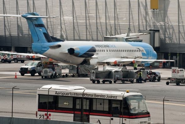 Al momento de la suspensión de actividades, Mexicana de Aviación, fundada en 1921 y una de las más antiguas del continente americano, transportaba diariamente a 22 mil pasajeros en 220 vuelos dentro de México, América Latina y Europa.