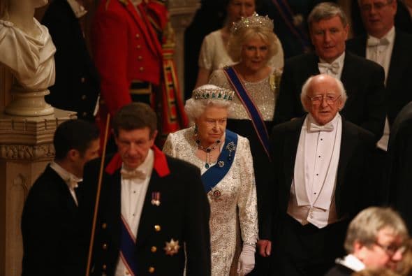 Aquí vemos a la Reina y al presidente durante su arribo al evento.