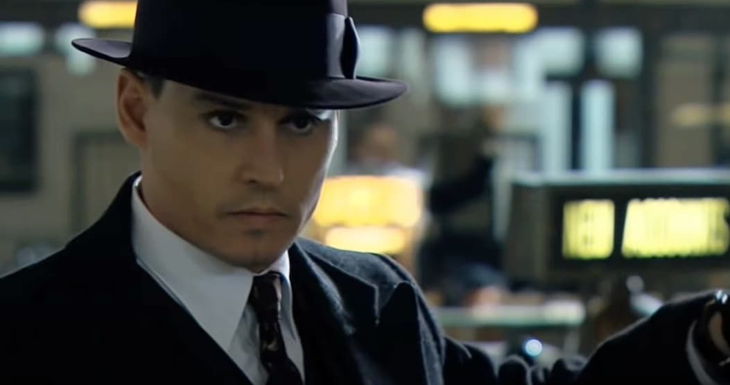 <b>'Public Enemies'</b>
<br>Johnny Depp interpreta a un gángster en 'Public Enemies', película del 2009 ambientada en la década de los 40 cuya historia gira en torno a John Dillinger (Depp) y sus secuaces 'Baby Face' y 'Pretty Boy'.
<br>