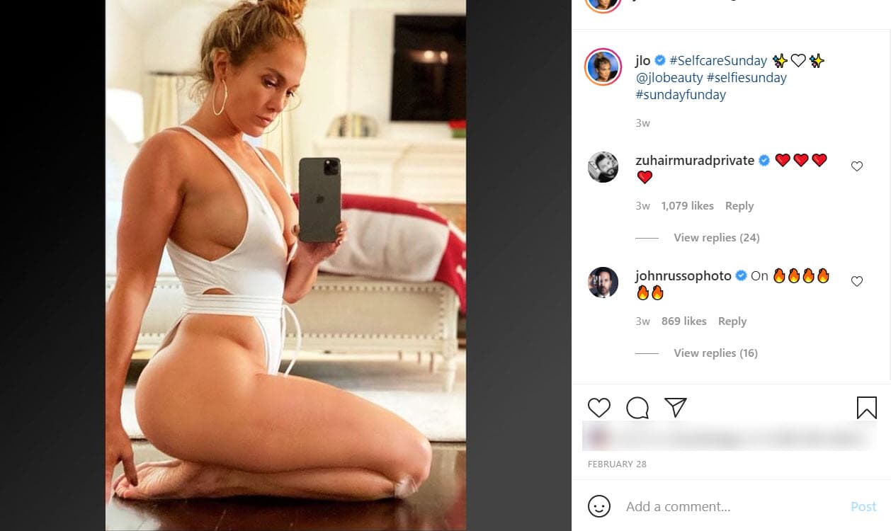 <b>Jennifer López</b>, de 51 años, causa sensación en redes cada vez que publica una fotografía en
<a href="https://www.univision.com/famosos/jennifer-lopez-la-mas-buscada-golden-globes-2021-fotos">traje de baño</a>, como la que compartió el 28 de febrero pasado, la cual lleva poco más de 5,600,000 'likes'.
<br>