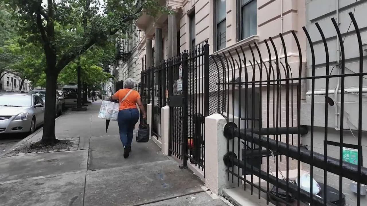 ¿Cuánto dinero necesita una familia para cubrir sus gastos y tener una vivienda en EEUU?