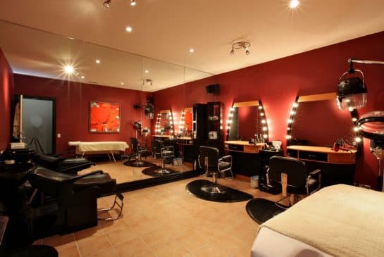 El mercado inmobiliario mundial promueve dos mansiones que alguna vez fueron propiedad de Prince.