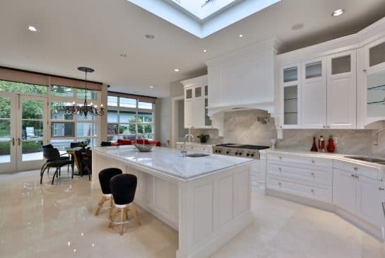 El mercado inmobiliario mundial promueve dos mansiones que alguna vez fueron propiedad de Prince.