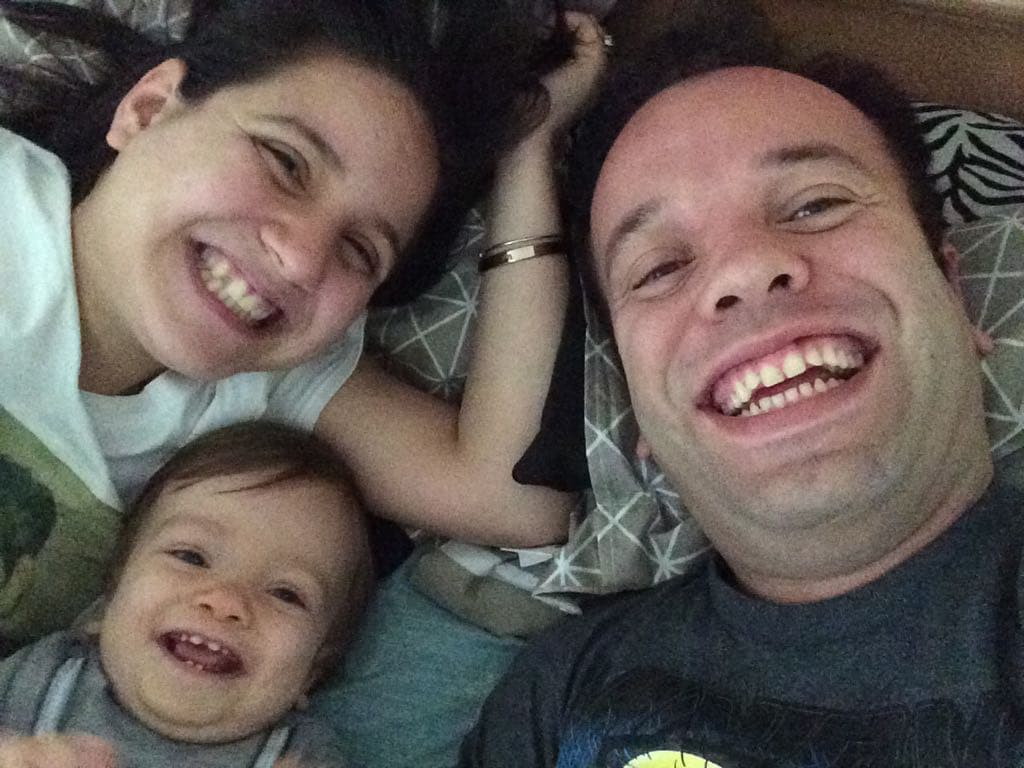 El tiempo pasó y con él vinieron los dientitos y como podemos ver en esta imagen ya Sebastián estaba listo para comerse un buen trozo de carne