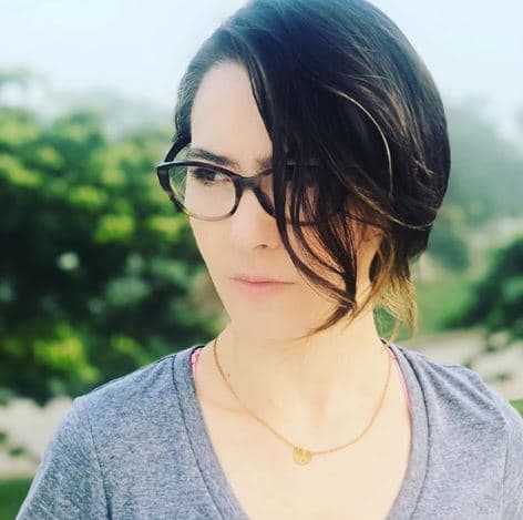 "[...] Asimismo en unos días más les diré cómo y cuándo lanzaremos ese libro del cual tanto he hablado, y el primer album de este nuevo ciclo que contiene los seis temas más votados por ustedes [...]", indicó la cantante de 36 años de edad.