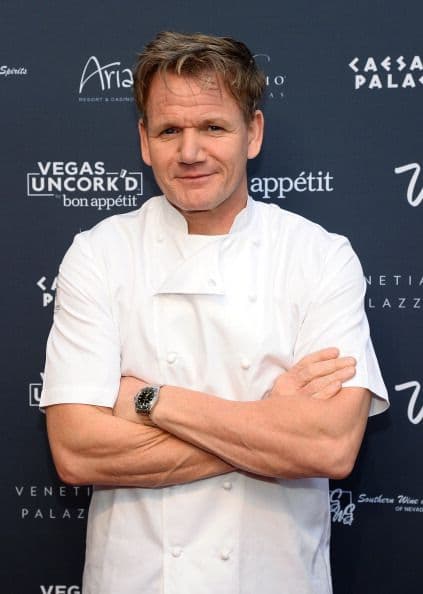 Gordon es un chef, restaurador y presentador de televisión británico de 47 años de edad. En toda su carrera gastronómica ha sido condecorado con 16 estrellas Michelin.