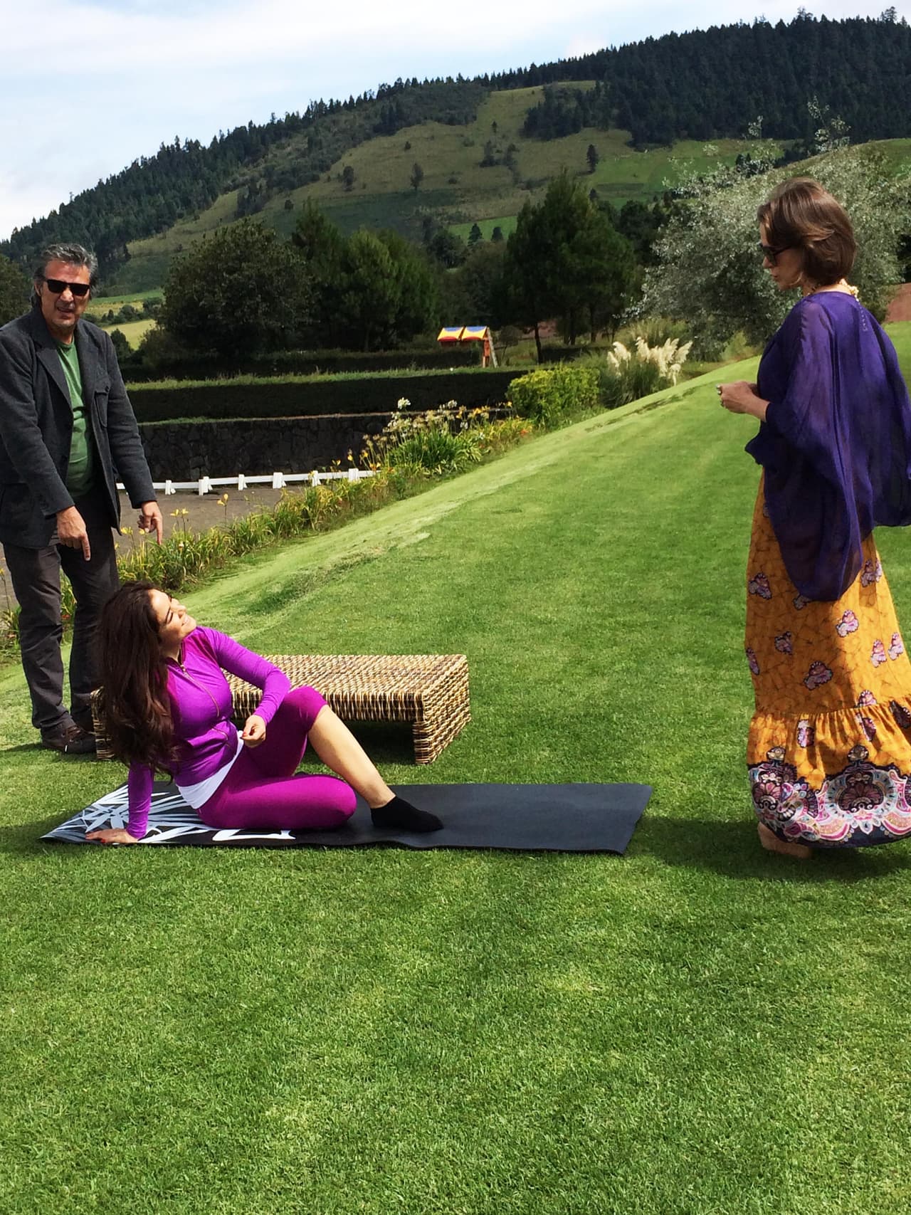 Nailea Norvind le hará compañía y para que sus maldades sean únicas, Pedro Damián no pierde ningún detalle de las grabaciones.