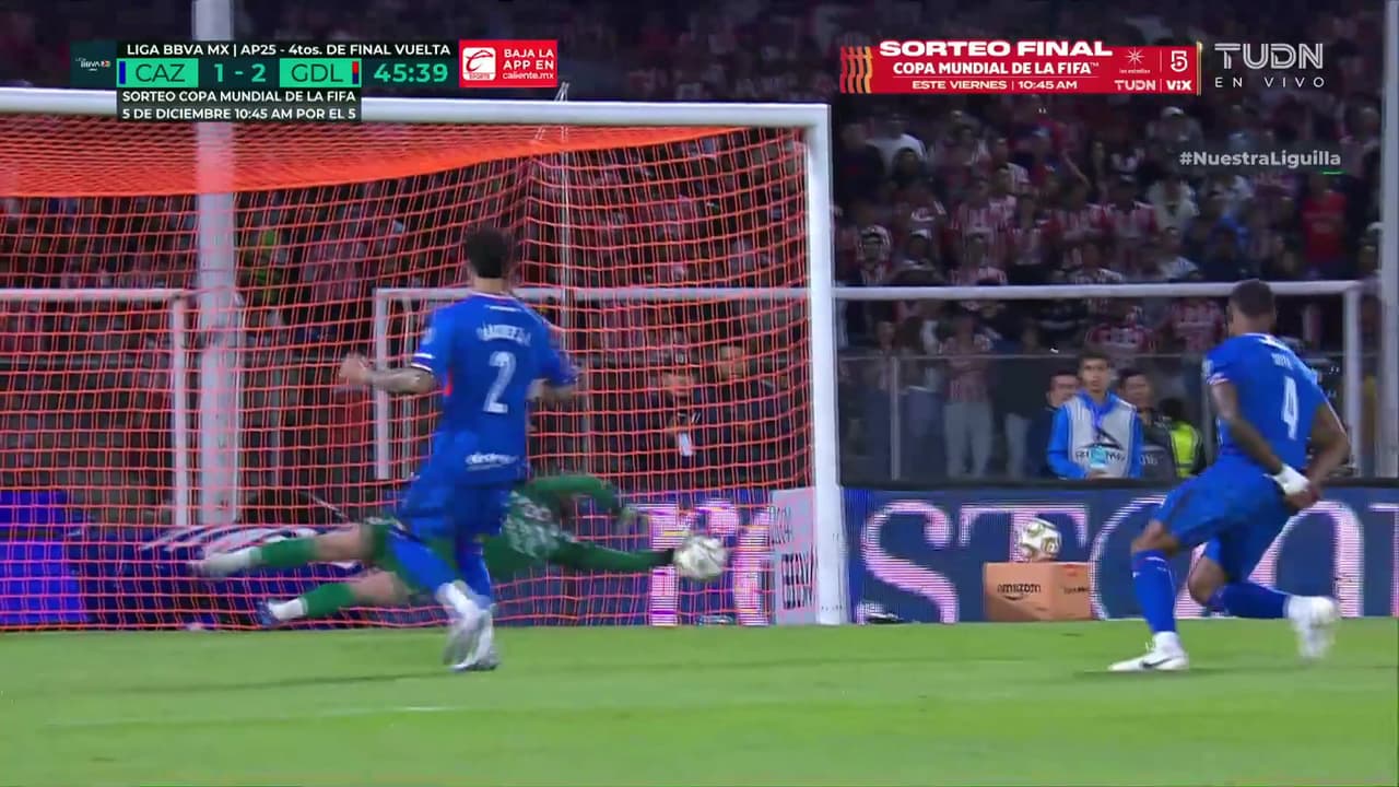 ¡Atajada enferma de Gudiño! Tiro cruzado de Efraín Álvarez que pudo ser el 1-3