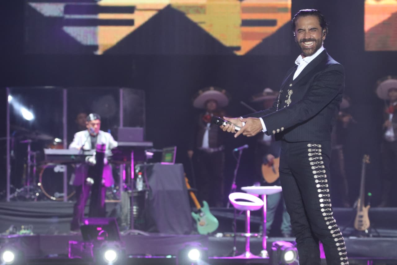 Ambos son muy queridos en México, particularmente en la capital del estado mexicano de Jalisco: Guadalajara, en donde consideran a Alejandro como un hijo pródigo y a Rafa un héroe nacional gracias al futbol.