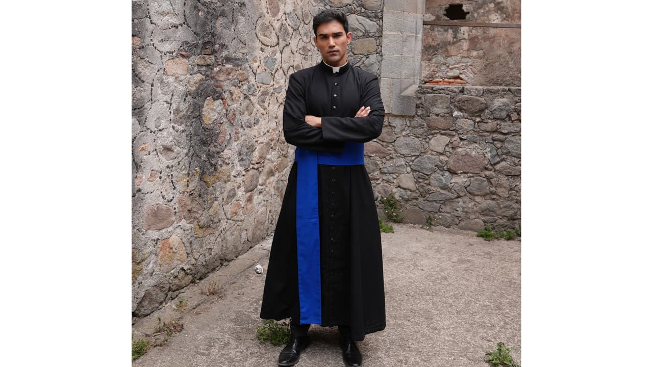 Salvador joven en Los Hilos del Pasado