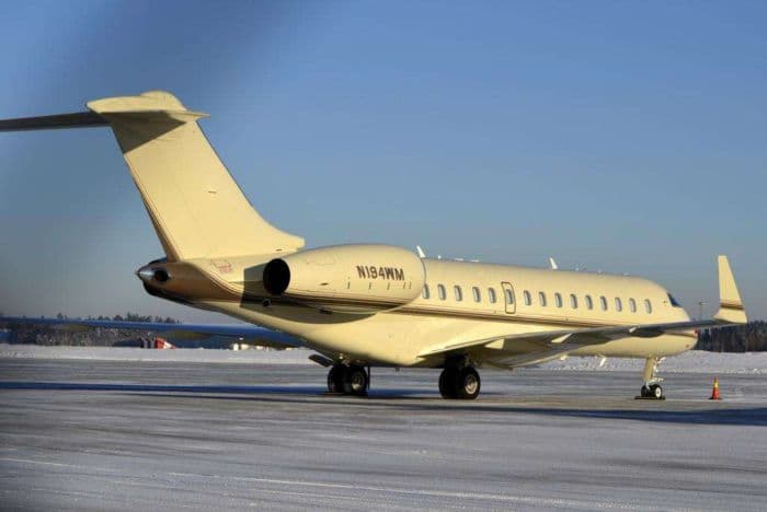 Uno
<b> </b>de los hombres más rico del mundo, 
<b>Bill</b> 
<b>Gates</b>, no quedaría jamás fuera de este ranking. Para sus largos viajes, utiliza un 
<b>Bombardier BD-700</b> Global Express, que se destaca por su autonomía.