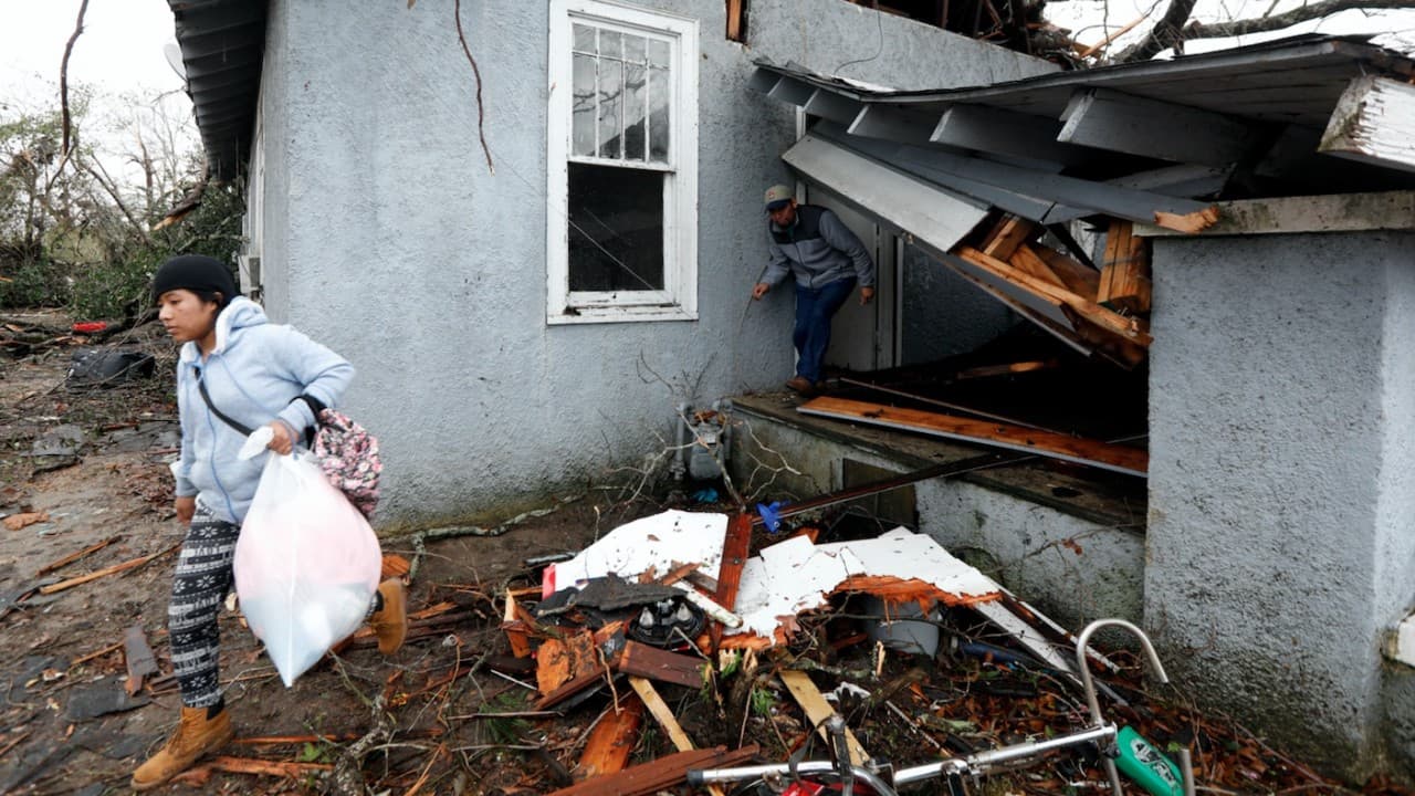 Fuertes tormentas en el sur de EEUU causan al menos 18 muertos 