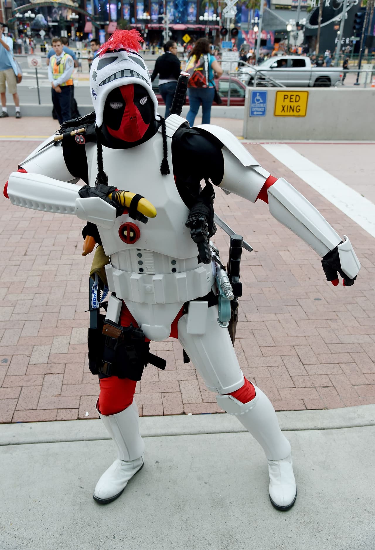 Los avances del Episodio VII de "Star Wars" y la última entrega de "The Hunger Games" serán los platos fuertes de la 46 edición de la Comic-Con de San Diego, que desde hoy y durante cuatro días será el centro mundial del cómic y del cine.