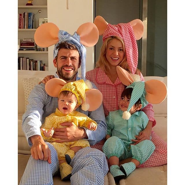 Shakira decidió pasar un dulce Halloween en compañía de su hermosa familia. ¿No son 'cute'? ¡Todos disfrazados de Topo Gigio!