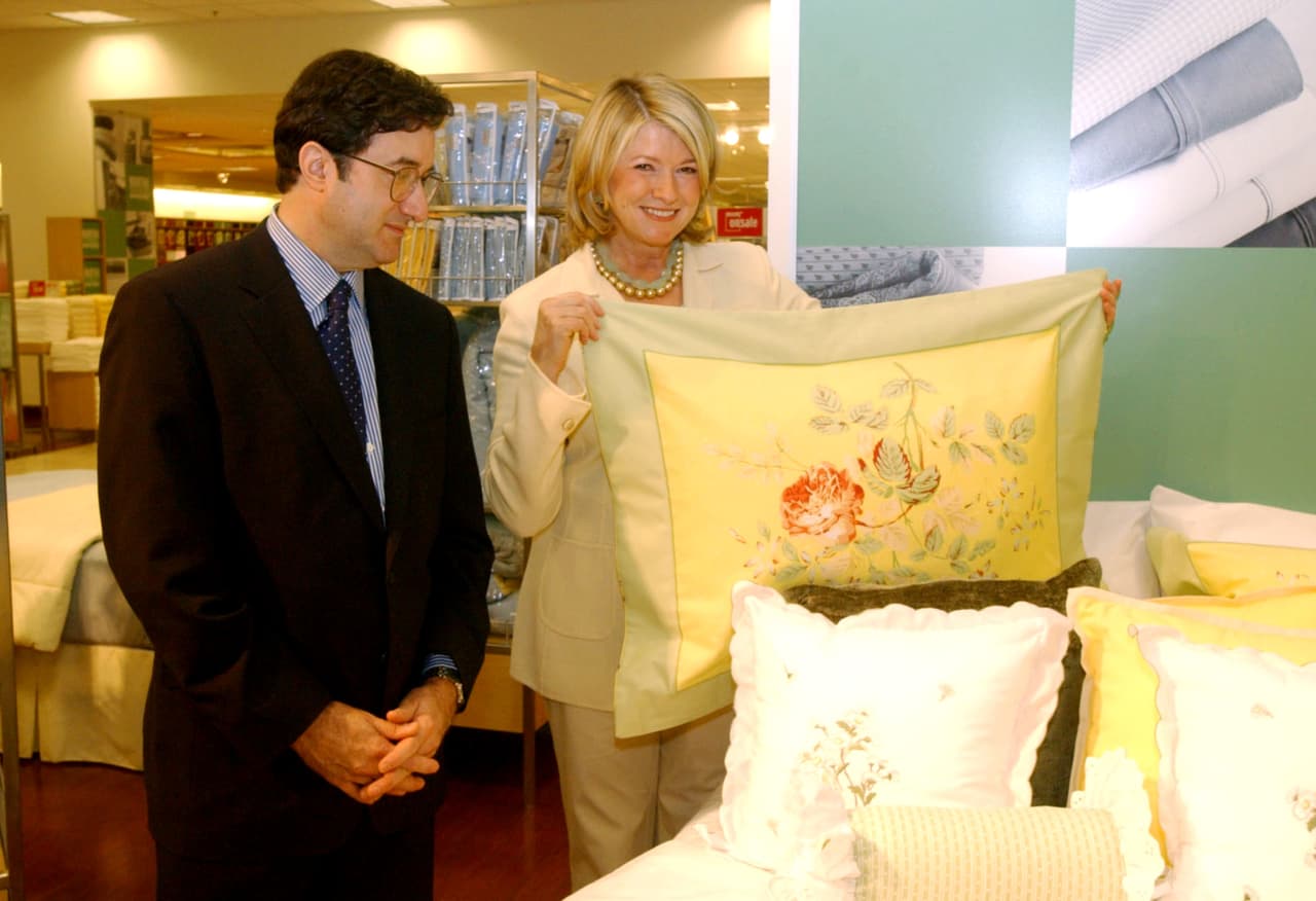 Martha Stewart lanzando una nueva línea de productos en 2003.
