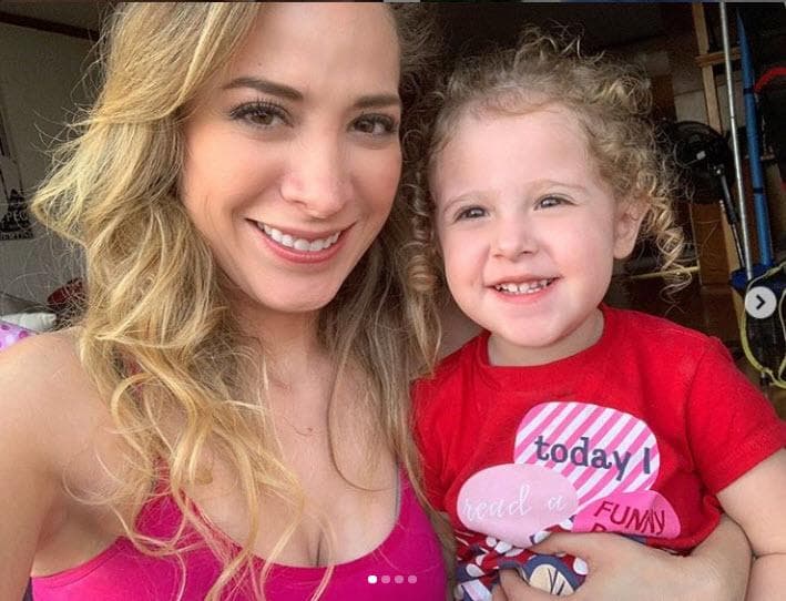 Desde entonces, la pequeña Isabella se ha convertido en su tesoro y sus redes sociales están llenas de momentos a su lado.