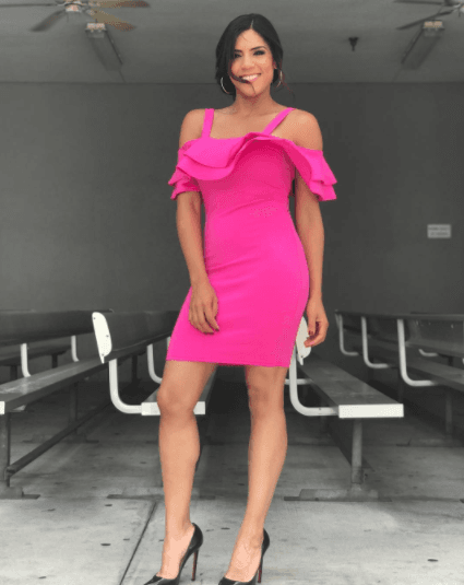 Si lo quieres es destacar, apuesta por el color rosa en un tono más intenso.