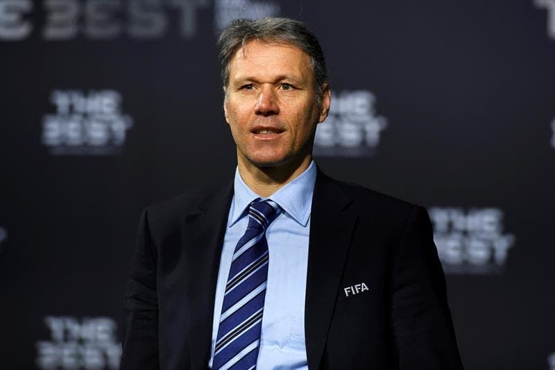 El holandés Marco Van Basten, figura con Milán.