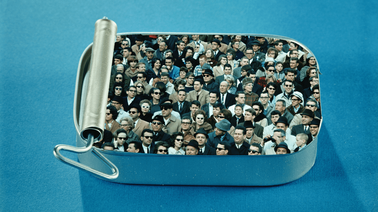 La sobrepoblación sería una de las amenazas de la raza humana, según Stephen Hawking.